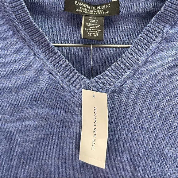 NEW Banana Republic Extra Fine Merino blue v neck knit sweater - Picture 10 of 12